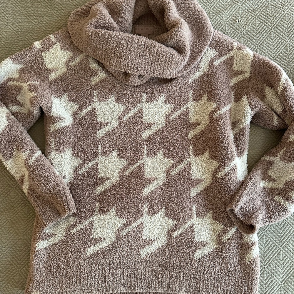 Barefoot Dreams Houndstooth Rose Pullover Sweater